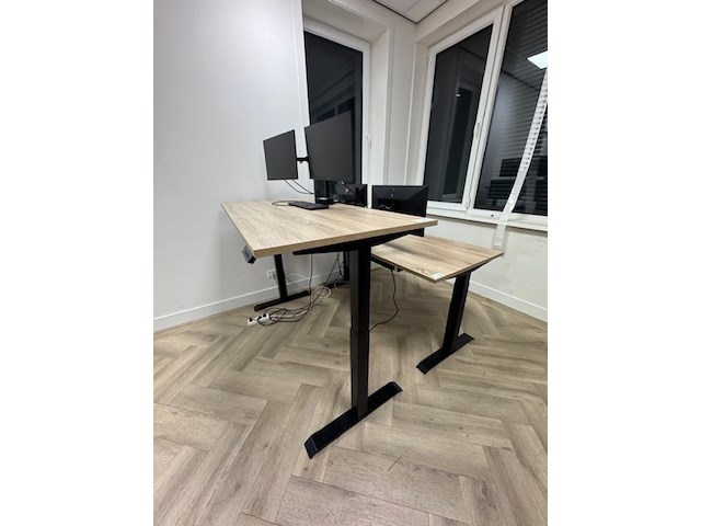 2x elektrische zit-sta bureau - afbeelding 1 van  4