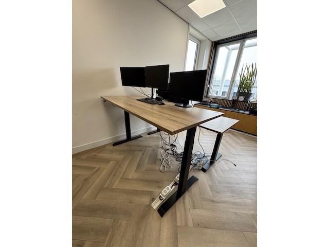 2x elektrische zit-sta bureau - afbeelding 1 van  7