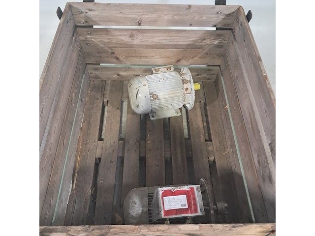 2x elektromotor - afbeelding 1 van  8