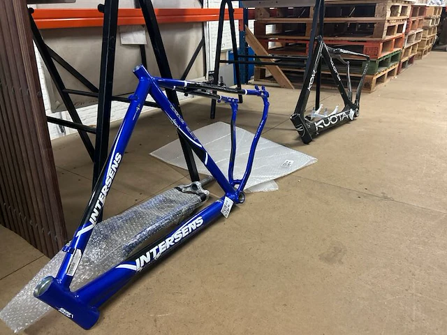 2x fietsframe kuota, intersense - afbeelding 1 van  7