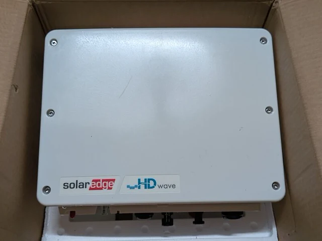 2x fotovoltaïsche omvormer, solaredge, se3000h en se3680h - afbeelding 2 van  5