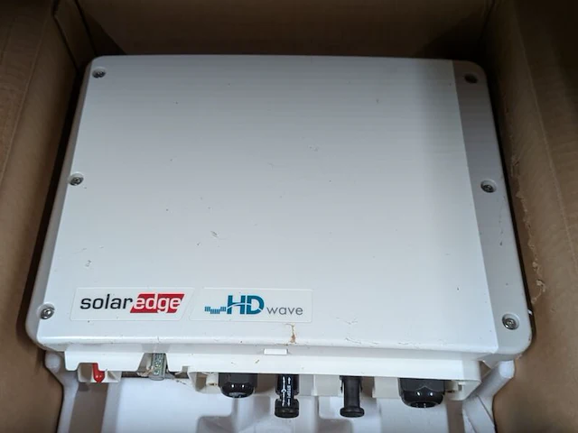 2x fotovoltaïsche omvormer, solaredge, se3000h en se3680h - afbeelding 4 van  5