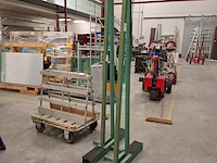 2x frame/rek met platenwagen - afbeelding 1 van  5