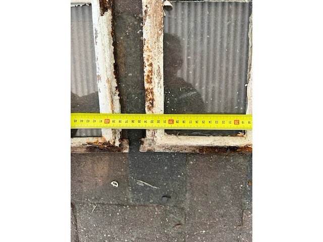 2x gebogen 4-ruits stalramen, historisch, wit/roest, 34 cm breed; 45-50 cm hoog - afbeelding 2 van  4