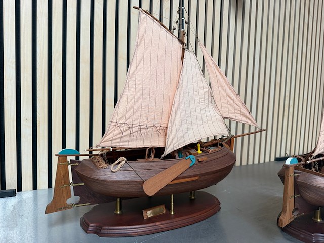 2x gedetailleerd houten scheepsmodel enkhuizer bol 1902 - afbeelding 8 van  11