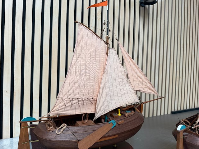 2x gedetailleerd houten scheepsmodel enkhuizer bol 1902 - afbeelding 9 van  11