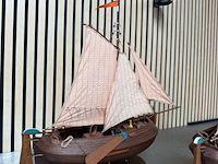 2x gedetailleerd houten scheepsmodel enkhuizer bol 1902 - afbeelding 9 van  11