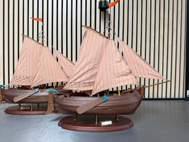 2x gedetailleerd houten scheepsmodel enkhuizerbol, enkhuizer bol 1902 - afbeelding 2 van  9