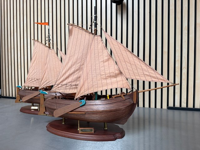 2x gedetailleerd houten scheepsmodel enkhuizerbol, enkhuizer bol 1902 - afbeelding 3 van  9