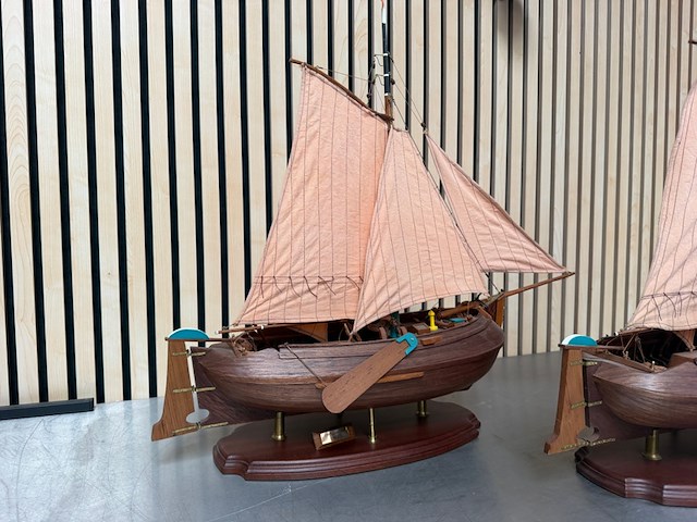 2x gedetailleerd houten scheepsmodel enkhuizerbol, enkhuizer bol 1902 - afbeelding 6 van  9
