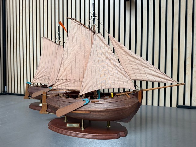 2x gedetailleerd houten scheepsmodel enkhuizerbol - afbeelding 3 van  9