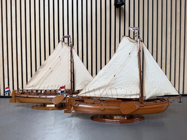 2x gedetailleerd houten scheepsmodel tjalk - afbeelding 1 van  10