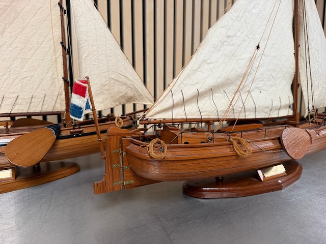 2x gedetailleerd houten scheepsmodel tjalk - afbeelding 6 van  10