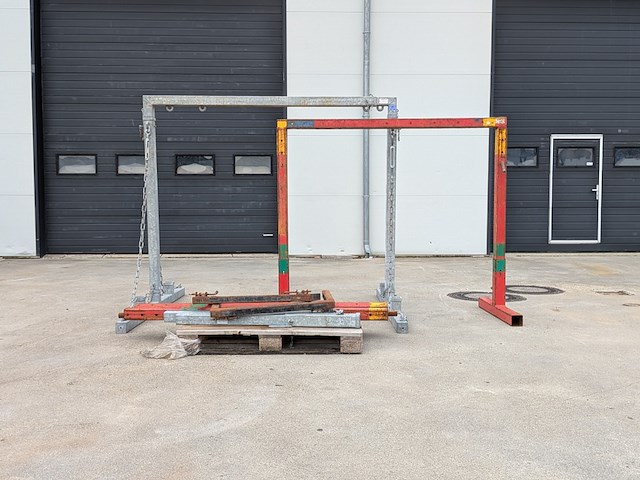 2x gegalvaniseerde hijsconstructie/portaal, bijlsma - afbeelding 1 van  13