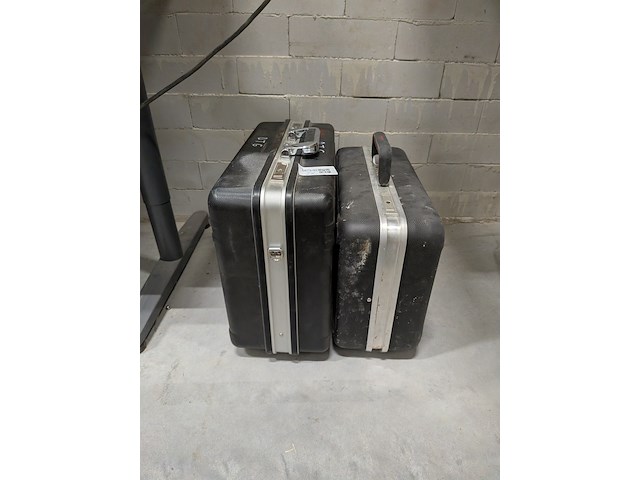 2x gereedschapskoffer - afbeelding 1 van  3