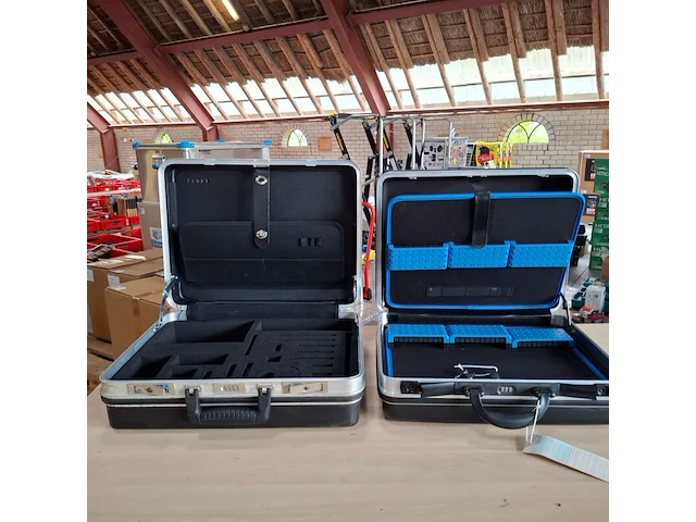 2x gereedschapskoffer - afbeelding 1 van  6