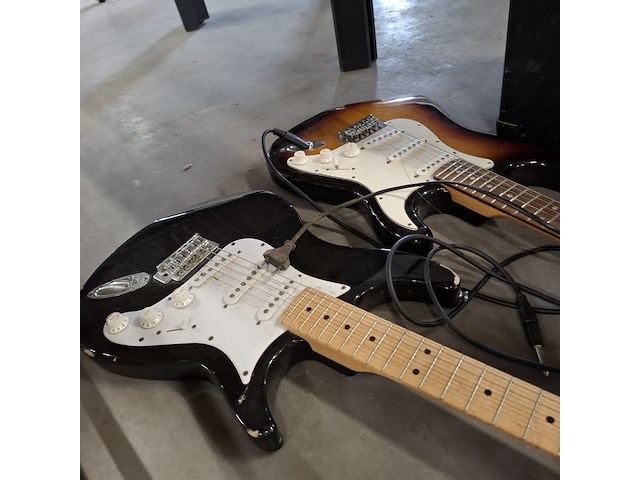2x gitaar en 2x gitaar versterker , behringer, phoenix, fender - afbeelding 4 van  8