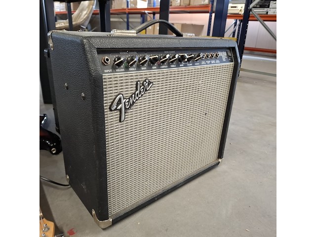 2x gitaar en 2x gitaar versterker , behringer, phoenix, fender - afbeelding 5 van  8