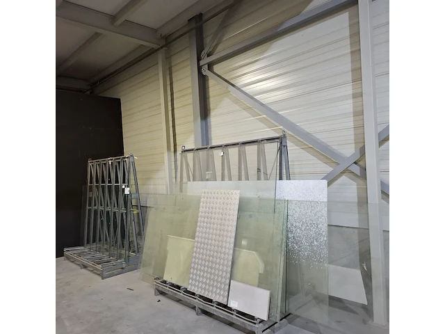 2x glasbok met inhoud - afbeelding 1 van  10