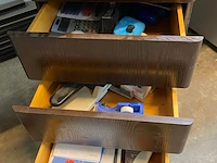 2x grote bureaus en ladekastjes - afbeelding 7 van  9
