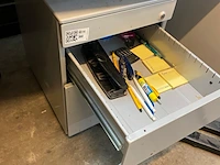 2x grote bureaus en ladekastjes - afbeelding 8 van  9