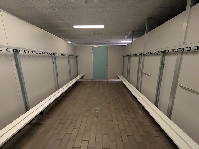 2x grote kleedruimte met lockermodule - afbeelding 4 van  25