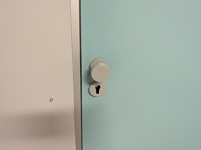 2x grote kleedruimte met lockermodule - afbeelding 8 van  25