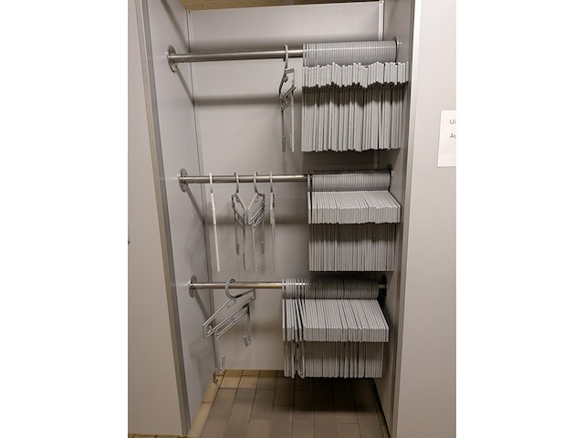 2x grote kleedruimte met lockermodule - afbeelding 9 van  25