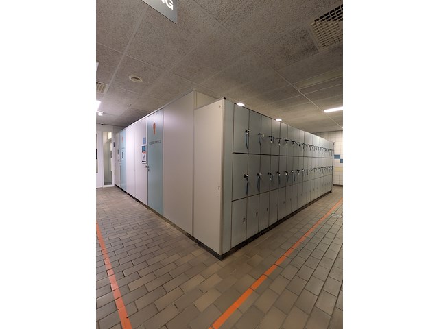 2x grote kleedruimte met lockermodule - afbeelding 1 van  25