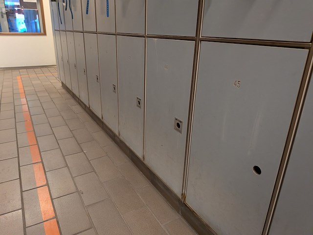 2x grote kleedruimte met lockermodule - afbeelding 16 van  25