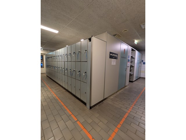 2x grote kleedruimte met lockermodule - afbeelding 12 van  25