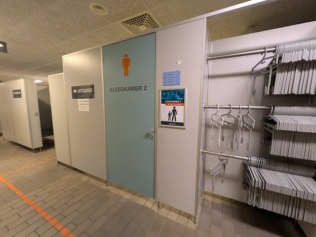 2x grote kleedruimte met lockermodule - afbeelding 20 van  25