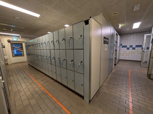 2x grote kleedruimte met lockermodule - afbeelding 21 van  25