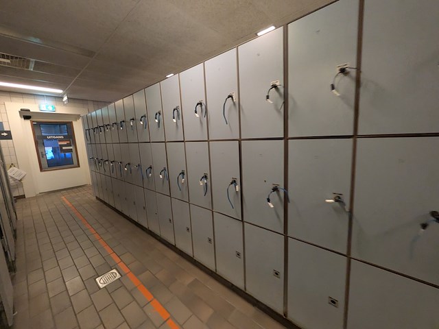 2x grote kleedruimte met lockermodule - afbeelding 22 van  25