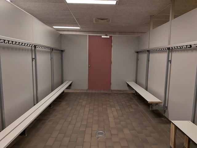 2x grote kleedruimte met lockermodule - afbeelding 4 van  20