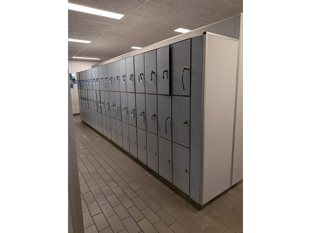 2x grote kleedruimte met lockermodule - afbeelding 8 van  20