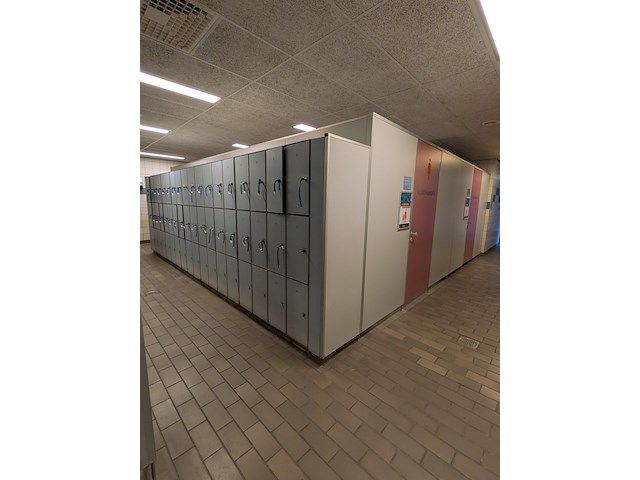 2x grote kleedruimte met lockermodule - afbeelding 12 van  20