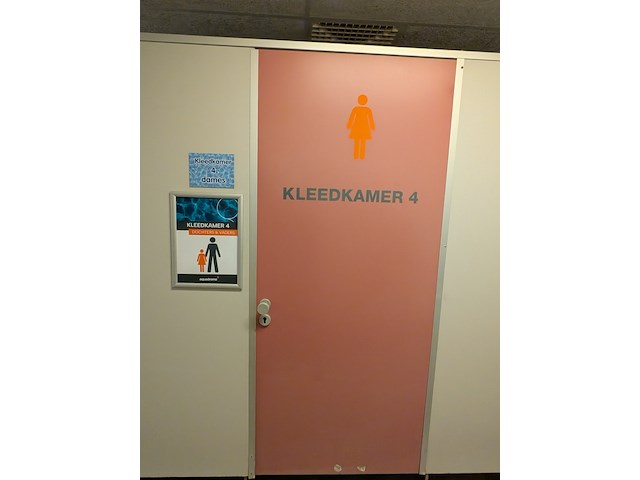 2x grote kleedruimte met lockermodule - afbeelding 15 van  20