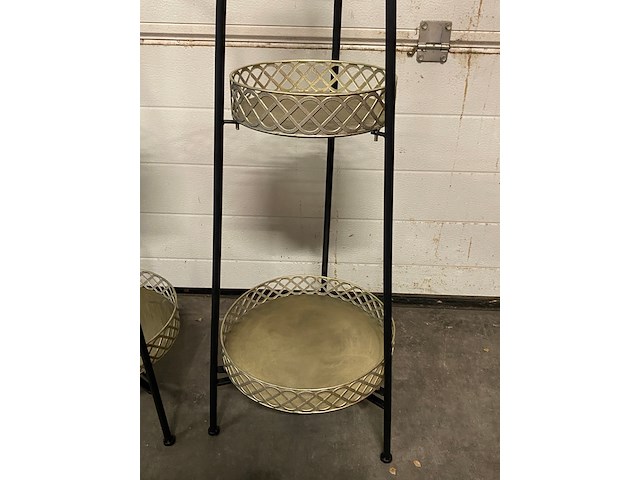 2x grote metalen etagère 107cm hoog - afbeelding 3 van  6