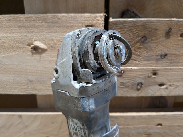 2x haakse slijper en 1x multitool, bosch, gws 18v-10 pc / gop 18v-28, incl. 2x accu - afbeelding 9 van  13