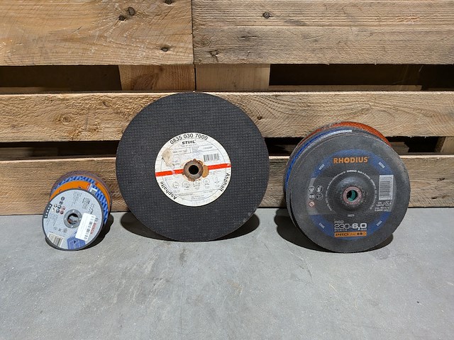 2x haakse slijper, metabo & hitachi, incl. diverse slijpschijven - afbeelding 2 van  13