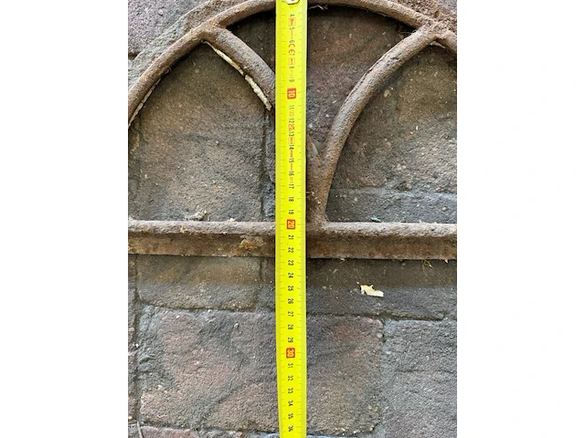 2x halfronde stalraamframes, historisch, wit/roest, 37,5 x 21 cm - afbeelding 2 van  3