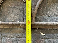 2x halfronde stalraamframes, historisch, wit/roest, 37,5 x 21 cm - afbeelding 2 van  3