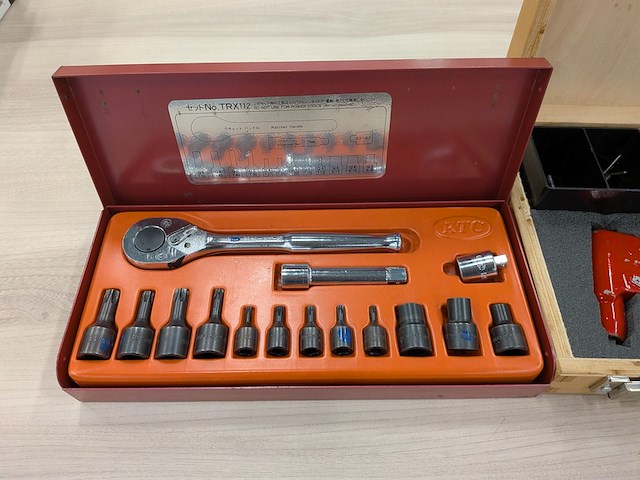 2x handgereedschap - afbeelding 2 van  8