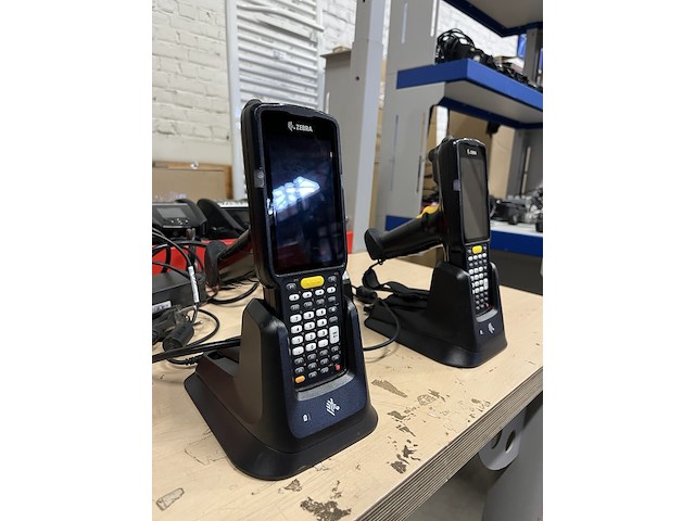 2x handheld computer met 2x lader zebra, mc330m - afbeelding 1 van  9