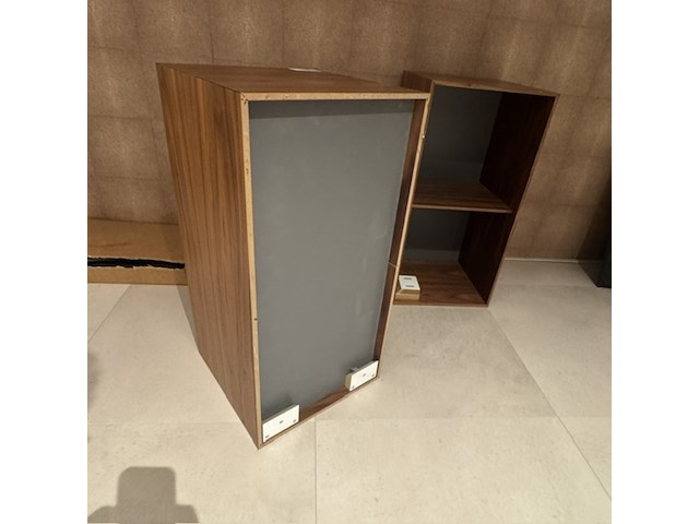 2x hangkast, hout - afbeelding 2 van  3