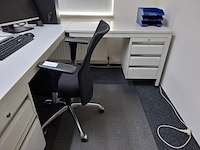 2x hoekbureau met 4x diverse stoel - afbeelding 3 van  8