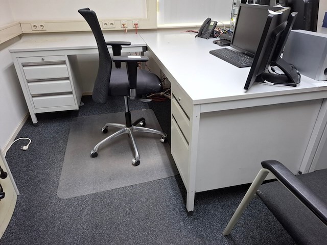 2x hoekbureau met 4x diverse stoel - afbeelding 5 van  8