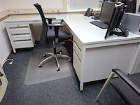2x hoekbureau met 4x diverse stoel - afbeelding 5 van  8