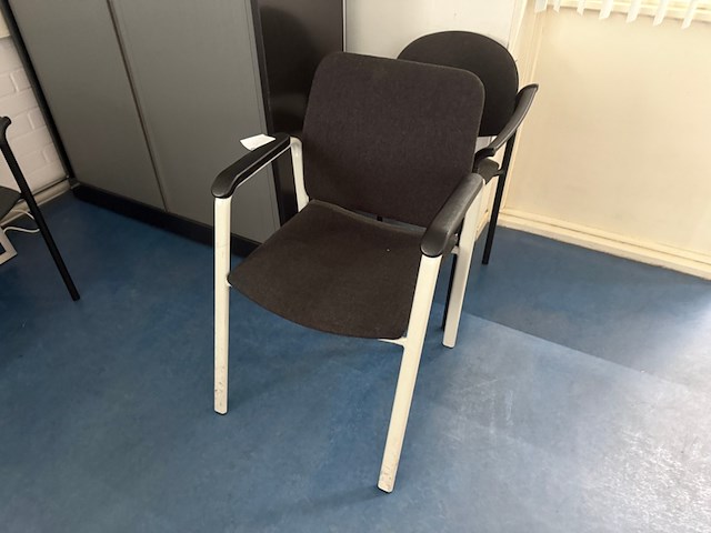 2x hoekbureau met 6x diverse stoel - afbeelding 3 van  6